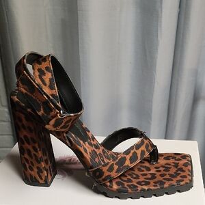 Jessica Simpson Brown and Black Heels